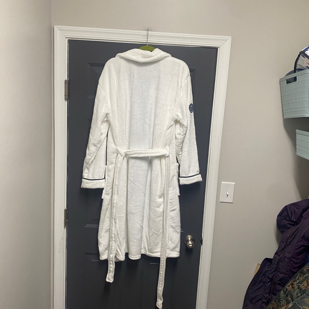 Tommy Bahama Unisex Luxury Hotel Spa Robe - White with Navy Piping - OSFM - Picture 5 of 9